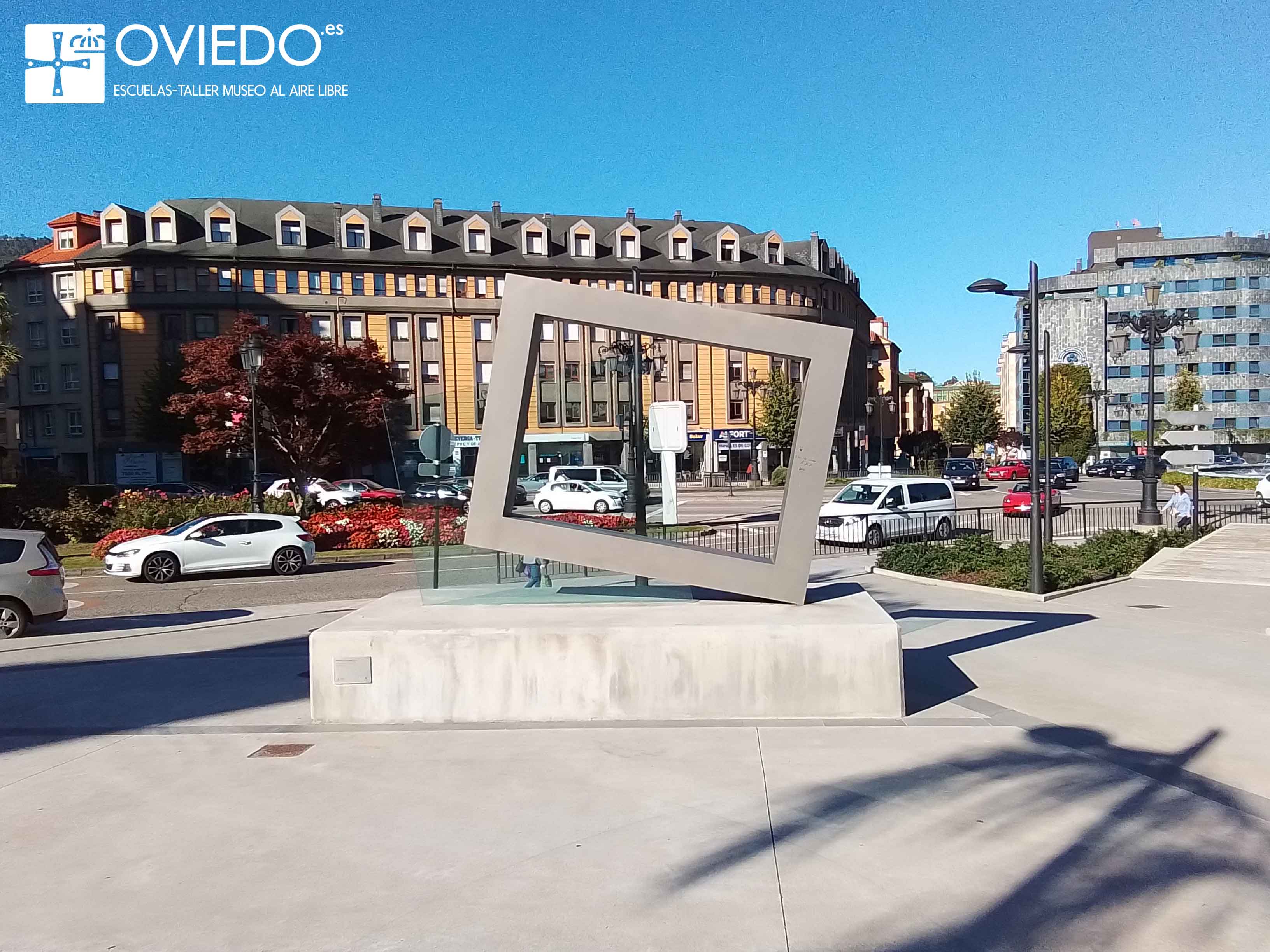 escultura completa equilibrio y transparencia